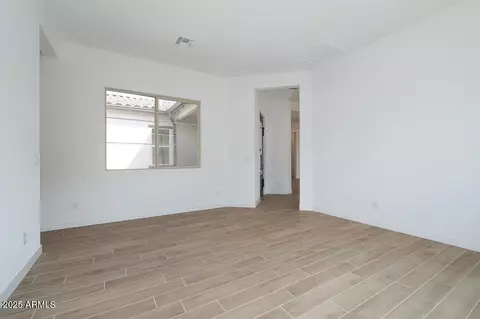 Living - 829 W Golden Ore Pass, Apache Junction, AZ 85120 photo 7 of 7
