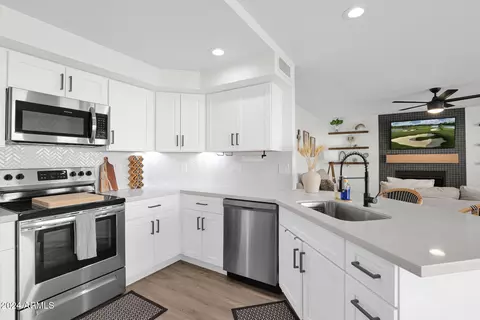 1924 E Rockwood Dr, Phoenix, AZ 85024