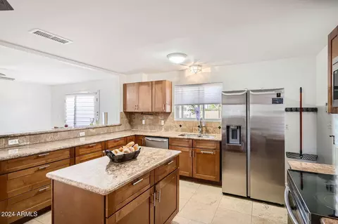 3402 E Carol Cir, Phoenix, AZ 85028 photo 7