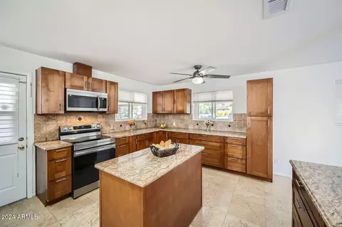 3402 E Carol Cir, Phoenix, AZ 85028 photo 9