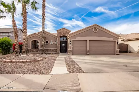 568 N Falcon Dr, Gilbert, AZ 85234 photo 2