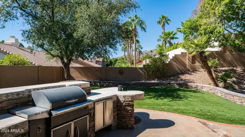 Exterior - 14024 S 12th Pl, Phoenix, AZ 85048 photo 6 of 11