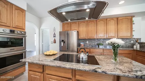 Kitchen - 14024 S 12th Pl, Phoenix, AZ 85048 photo 4 of 5