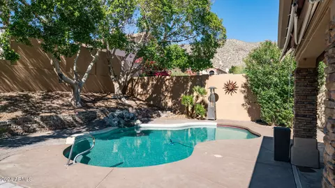 Exterior - 14024 S 12th Pl, Phoenix, AZ 85048 photo 4 of 11