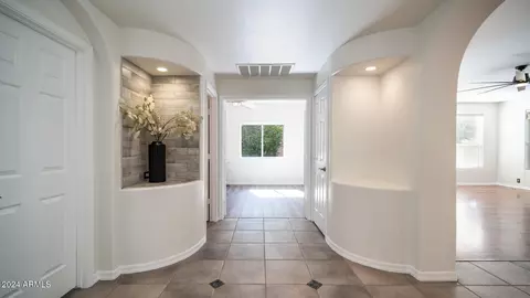 Entry Way - 14024 S 12th Pl, Phoenix, AZ 85048 photo 2 of 5