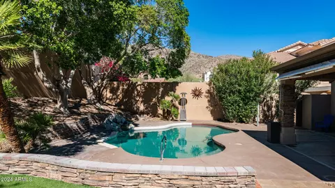 Exterior - 14024 S 12th Pl, Phoenix, AZ 85048 photo 5 of 11