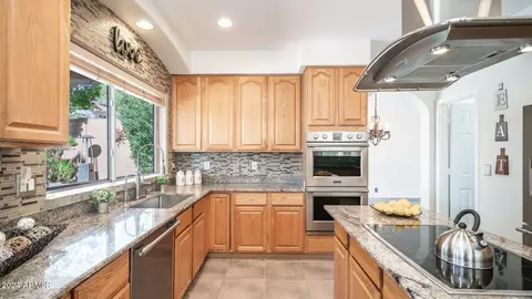 Kitchen - 14024 S 12th Pl, Phoenix, AZ 85048 photo 3 of 5