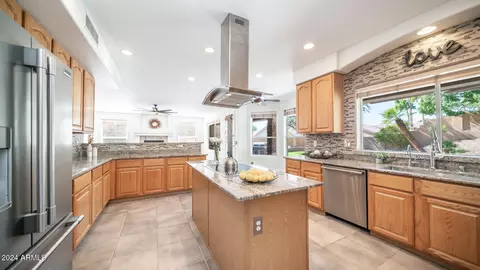 Kitchen - 14024 S 12th Pl, Phoenix, AZ 85048 photo 5 of 5