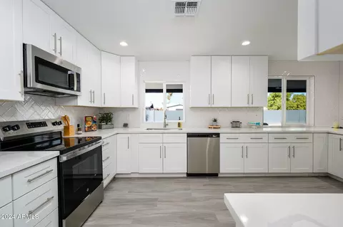 2084 Ellis Dr, Tempe, AZ 85282 photo 16