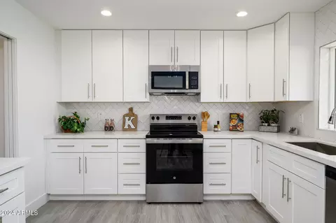 2084 Ellis Dr, Tempe, AZ 85282 photo 17
