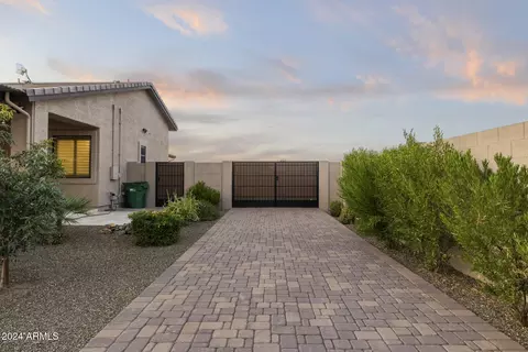Exterior - 21 W Cloud Rd, Phoenix, AZ 85086 photo 9 of 26