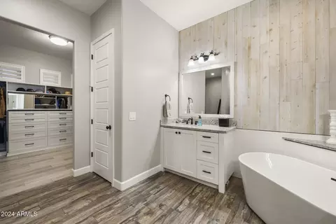Bath - 21 W Cloud Rd, Phoenix, AZ 85086 photo 6 of 7