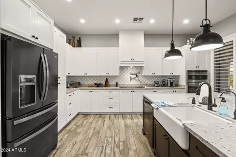 Kitchen - 21 W Cloud Rd, Phoenix, AZ 85086 photo 3 of 8