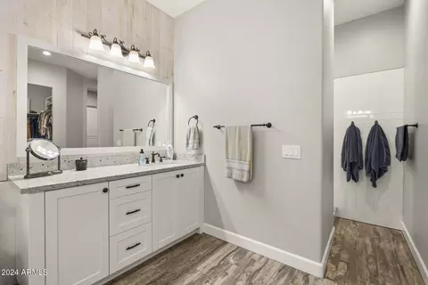 Bath - 21 W Cloud Rd, Phoenix, AZ 85086 photo 5 of 7