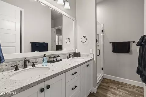 Bath - 21 W Cloud Rd, Phoenix, AZ 85086 photo 3 of 7
