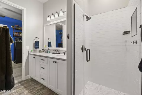 Bath - 21 W Cloud Rd, Phoenix, AZ 85086 photo 2 of 7