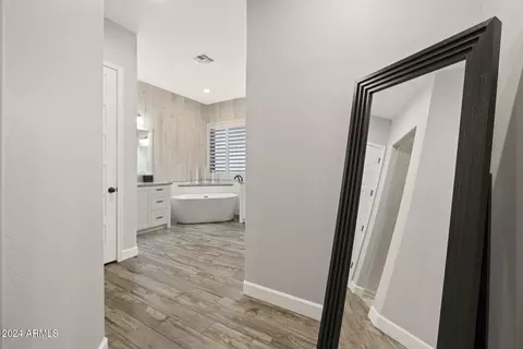 Entry Way - 21 W Cloud Rd, Phoenix, AZ 85086 photo 9 of 14