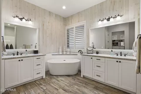 Bath - 21 W Cloud Rd, Phoenix, AZ 85086 photo 7 of 7