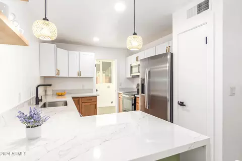 1013 E Oraibi Dr, Phoenix, AZ 85024 photo 11