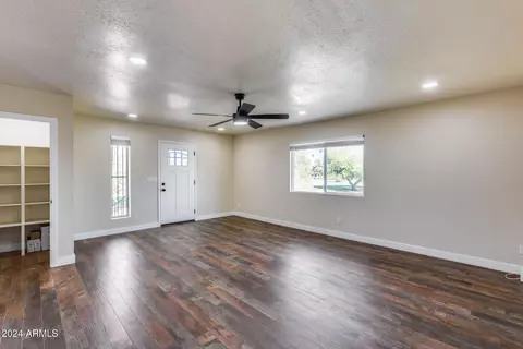 724 E Joan D Arc Ave, Phoenix, AZ 85022 photo 9