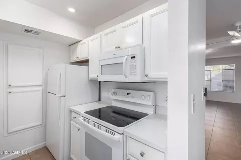 1449 E Highland Ave #27, Phoenix, AZ 85014 photo 9