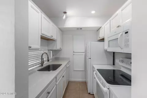 1449 E Highland Ave #27, Phoenix, AZ 85014 photo 7