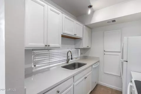 1449 E Highland Ave #27, Phoenix, AZ 85014 photo 8