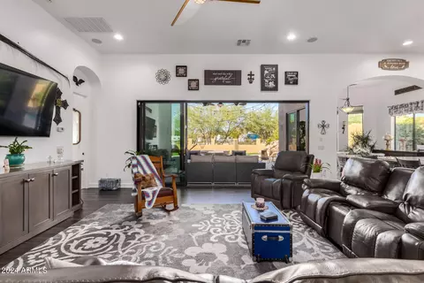 8446 E Laurel St, Mesa, AZ 85207 photo 3