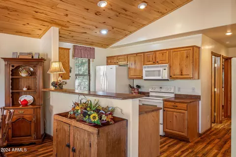 2323 S Buffalo Loop S, Overgaard, AZ 85933 photo 4