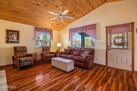 2323 S Buffalo Loop S, Overgaard, AZ 85933 photo 7