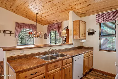 2323 S Buffalo Loop S, Overgaard, AZ 85933 photo 9