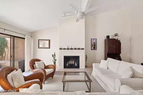 7033 N 16th Pl, Phoenix, AZ 85020