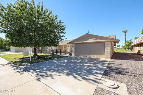 10444 W Prairie Hills Cir, Sun City, AZ 85351