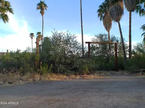 643 N Fairway Dr #-, Queen Valley, AZ 85118