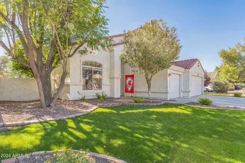 135 E Betsy Ln, Gilbert, AZ 85296