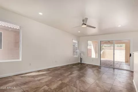 Living - 1926 E Siesta Ln, Phoenix, AZ 85024 photo 8 of 10