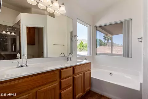Bath - 1926 E Siesta Ln, Phoenix, AZ 85024 photo 2 of 5