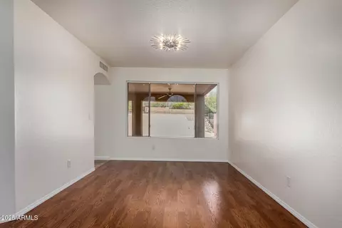 Living - 1926 E Siesta Ln, Phoenix, AZ 85024 photo 6 of 10