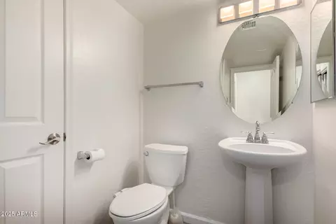 Bath - 1926 E Siesta Ln, Phoenix, AZ 85024 photo 1 of 5