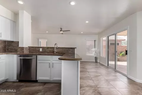 Kitchen - 1926 E Siesta Ln, Phoenix, AZ 85024 photo 1 of 4
