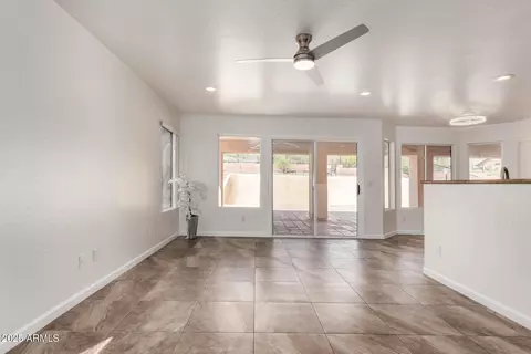 Living - 1926 E Siesta Ln, Phoenix, AZ 85024 photo 9 of 10