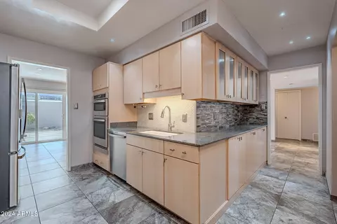 2501 E Mitchell Dr, Phoenix, AZ 85016 photo 3