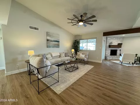 3336 Everett Dr, Phoenix, AZ 85032 photo 3