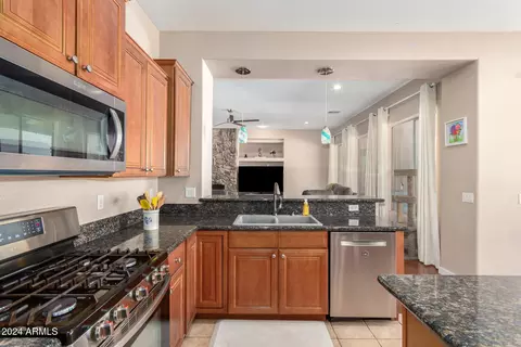 1828 E Desert Ln, Phoenix, AZ 85042 photo 12
