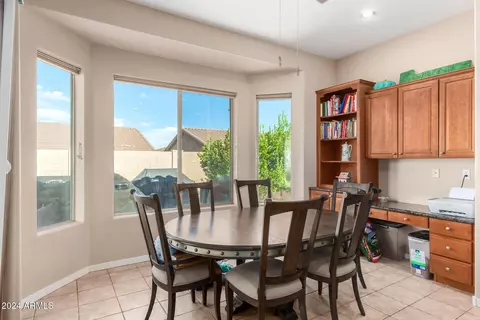1828 E Desert Ln, Phoenix, AZ 85042 photo 9
