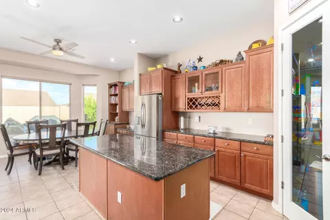 1828 E Desert Ln, Phoenix, AZ 85042 photo 13