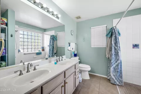 Bath - 1178 E Betsy Ln, Gilbert, AZ 85296 photo 1 of 3
