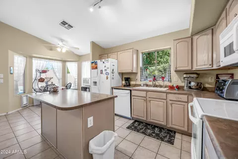 Kitchen - 1178 E Betsy Ln, Gilbert, AZ 85296 photo 1 of 2