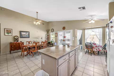 Kitchen - 1178 E Betsy Ln, Gilbert, AZ 85296 photo 2 of 2