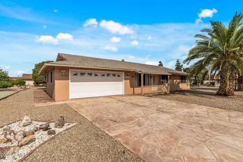 10316 W Willow Creek Cir, Sun City, AZ 85373